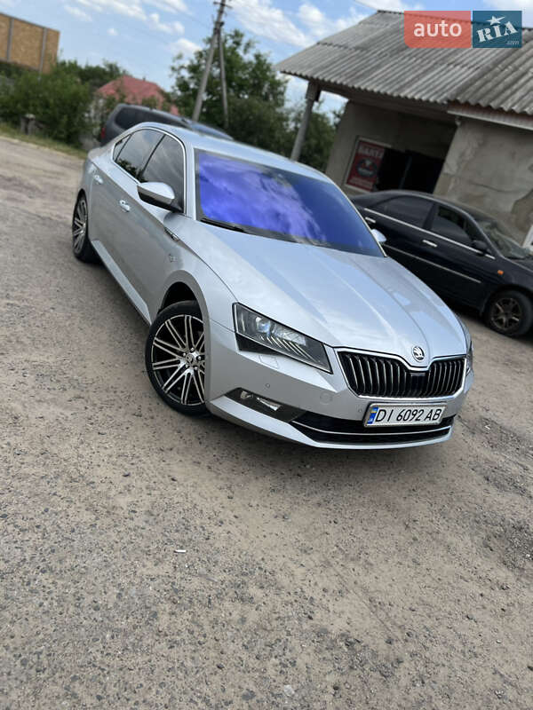 Лифтбек Skoda Superb 2015 в 