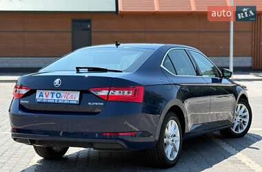 Лифтбек Skoda Superb 2015 в 