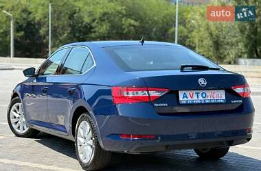 Лифтбек Skoda Superb 2015 в 