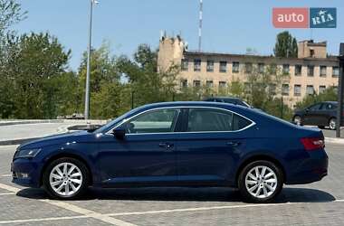 Лифтбек Skoda Superb 2015 в 