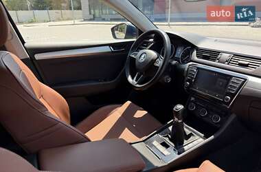 Лифтбек Skoda Superb 2015 в 