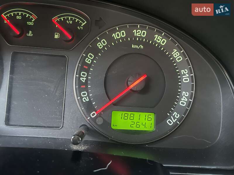 Лифтбек Skoda Superb 2003 в Каменец-Подольском