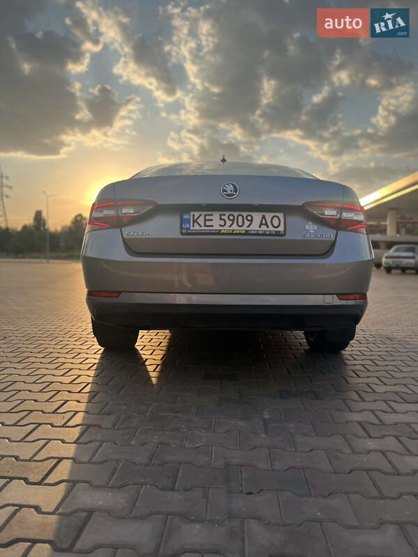 Лифтбек Skoda Superb 2016 в Ирпене