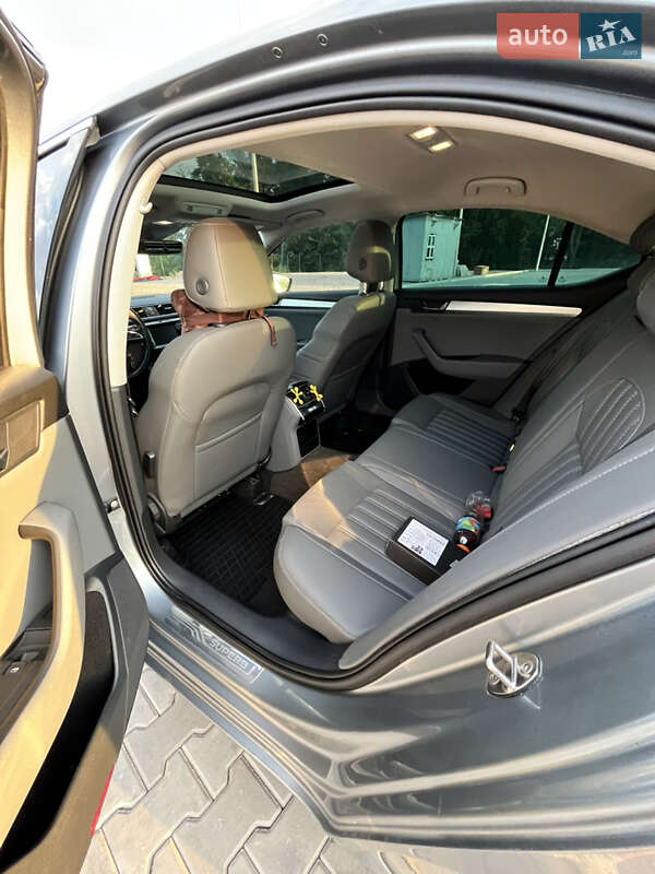 Лифтбек Skoda Superb 2016 в Ирпене