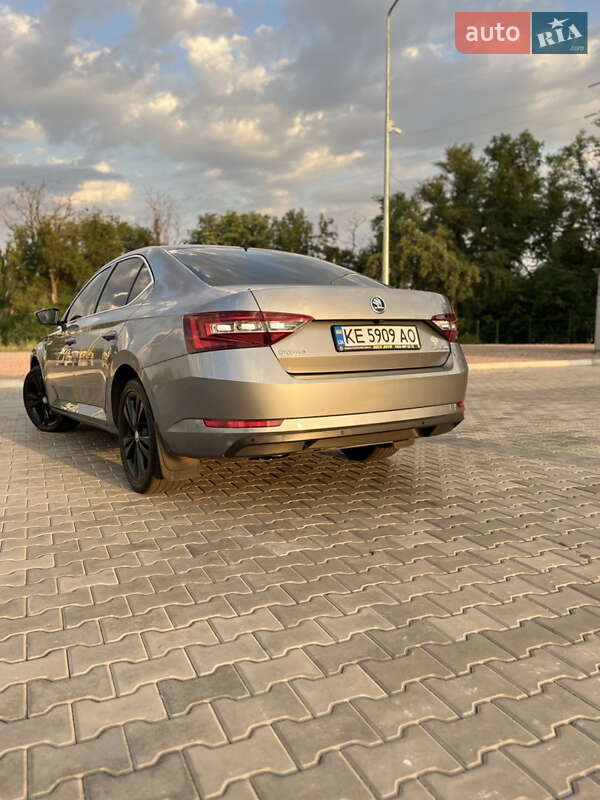 Лифтбек Skoda Superb 2016 в Ирпене
