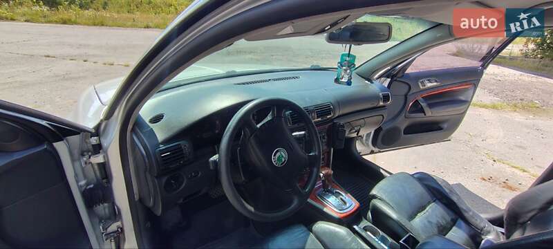 Лифтбек Skoda Superb 2004 в Сарнах