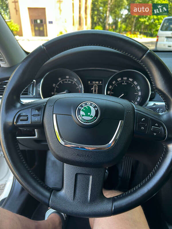 Лифтбек Skoda Superb 2013 в Черновцах
