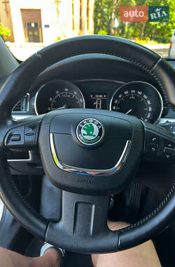 Лифтбек Skoda Superb 2013 в 