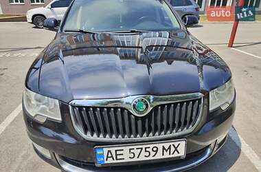 Універсал Skoda Superb 2010 в Дніпрі