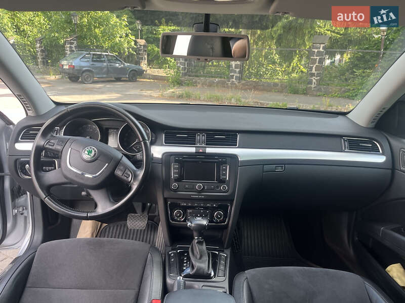 Универсал Skoda Superb 2013 в Радивилове