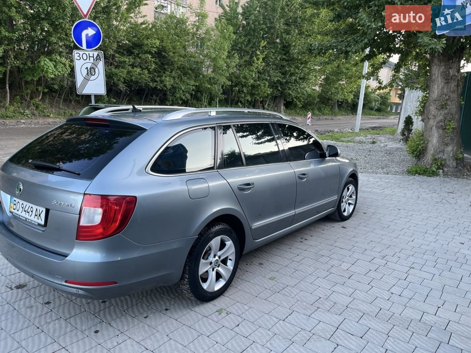 2010 Skoda Superb - мініатюра 9