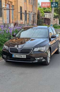 Лифтбек Skoda Superb 2016 в 
