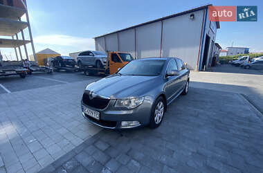 Ліфтбек Skoda Superb 2009 в Городку