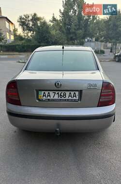 Лифтбек Skoda Superb 2006 в 