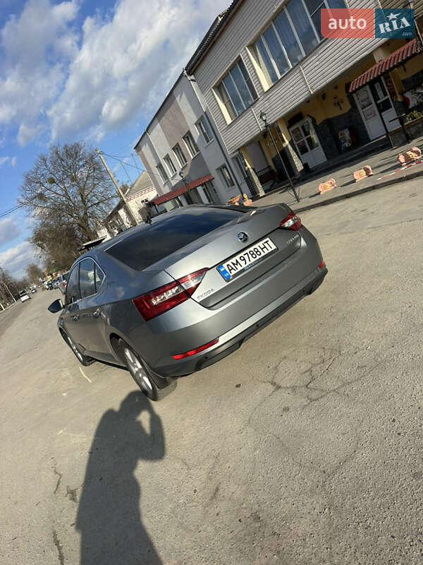 Лифтбек Skoda Superb 2016 в Звягеле