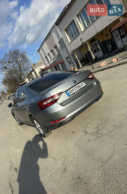 Лифтбек Skoda Superb 2016 в 