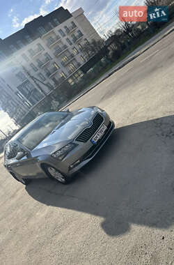 Лифтбек Skoda Superb 2016 в 