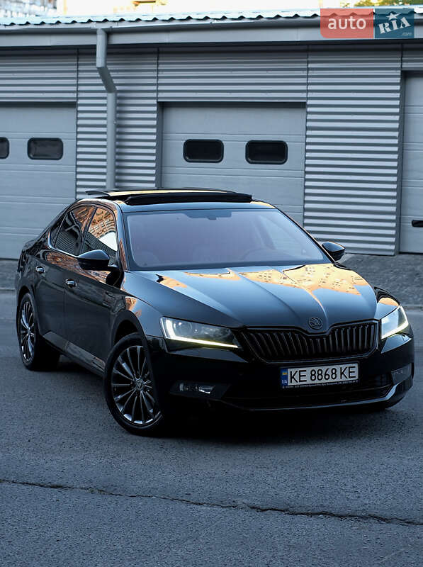 Лифтбек Skoda Superb 2018 в 