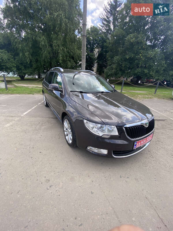 Універсал Skoda Superb 2011 в Рівному