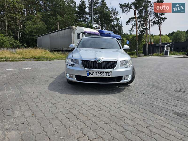 Лифтбек Skoda Superb 2010 в Львове