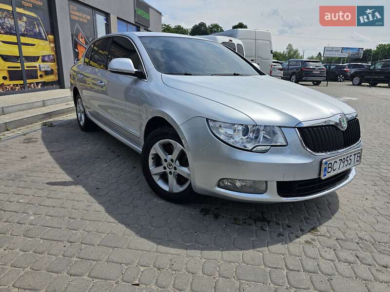 Лифтбек Skoda Superb 2010 в Львове