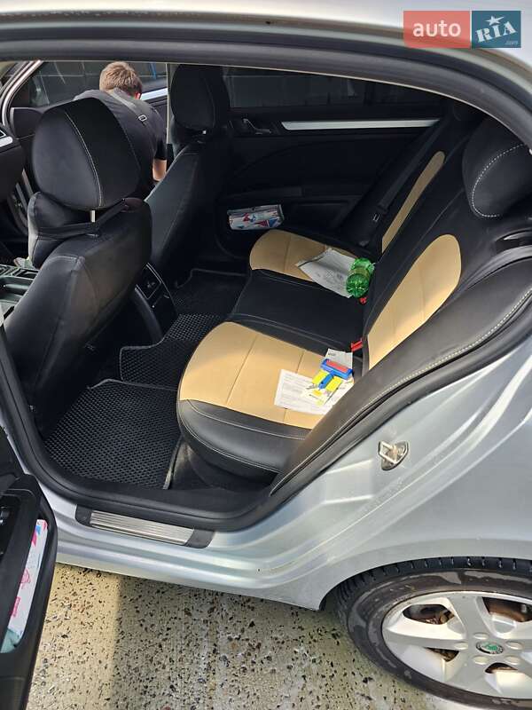 Лифтбек Skoda Superb 2010 в Львове