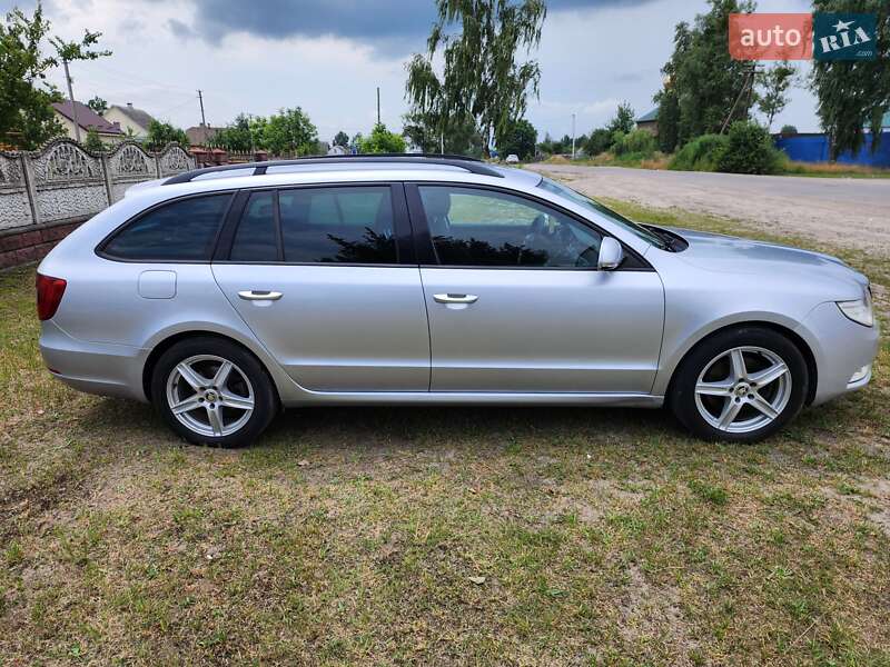 Универсал Skoda Superb 2010 в Луцке