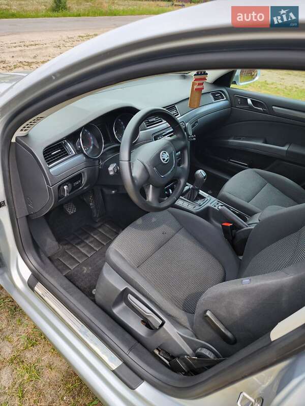 Универсал Skoda Superb 2010 в Луцке
