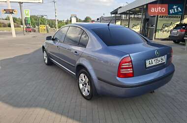 Лифтбек Skoda Superb 2006 в 