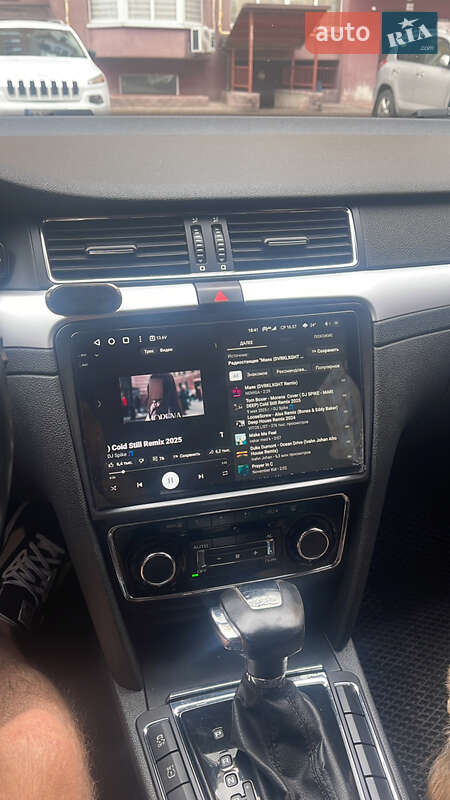 Лифтбек Skoda Superb 2012 в Киеве