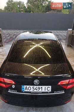 Лифтбек Skoda Superb 2013 в 