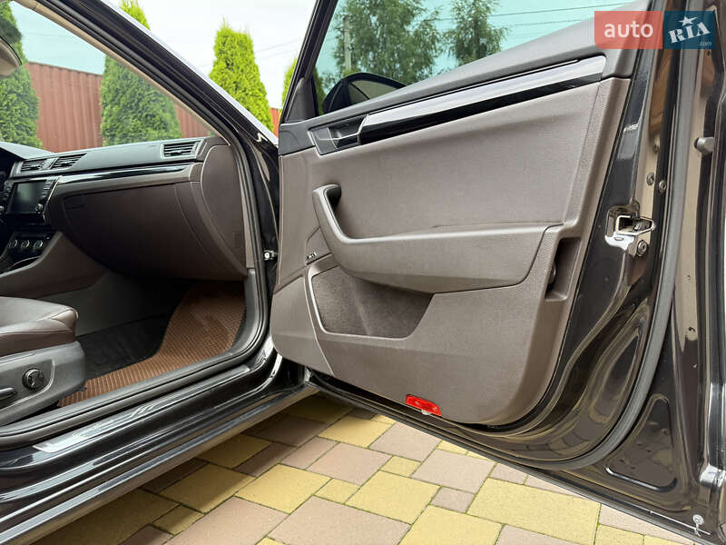 Універсал Skoda Superb 2016 в Луцьку
