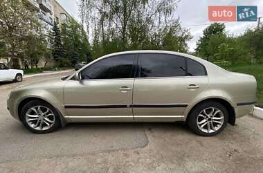 Лифтбек Skoda Superb 2004 в 
