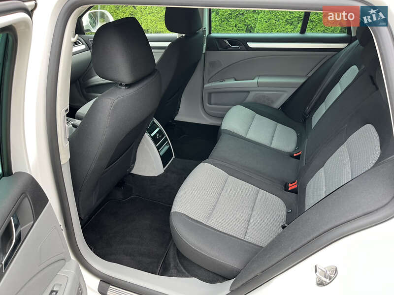 Універсал Skoda Superb 2011 в Рівному