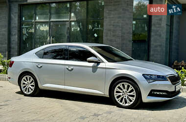 Лифтбек Skoda Superb 2022 в 