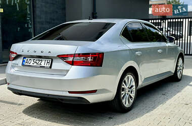 Лифтбек Skoda Superb 2022 в 