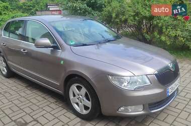 Лифтбек Skoda Superb 2011 в 