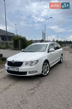 Універсал Skoda Superb 2010 в Винниках