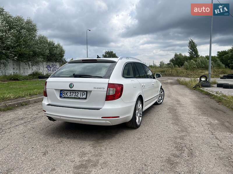 Универсал Skoda Superb 2010 в Винниках