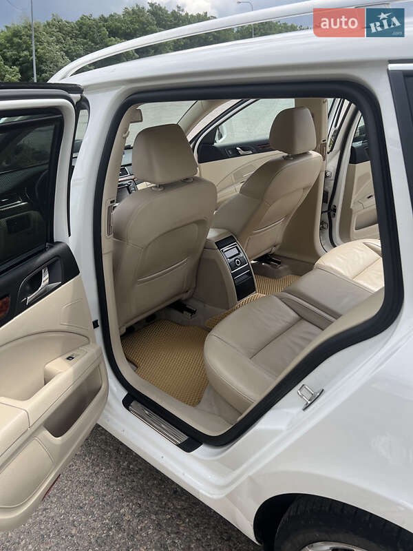 Универсал Skoda Superb 2010 в Винниках