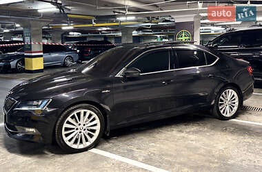 Лифтбек Skoda Superb 2017 в 