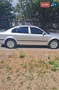 Лифтбек Skoda Superb 2005 в 
