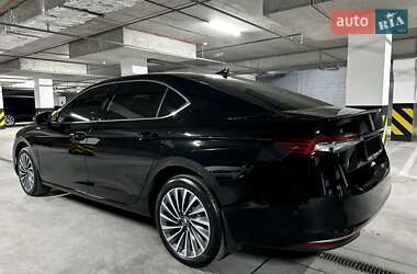 Лифтбек Skoda Superb 2025 в 