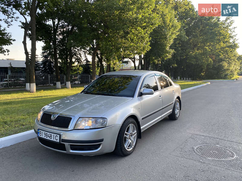 Лифтбек Skoda Superb 2004 в 