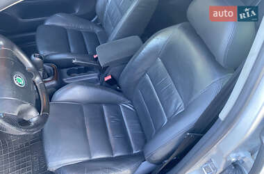 Лифтбек Skoda Superb 2004 в 