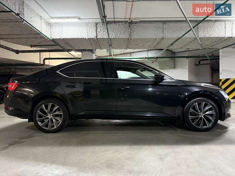 Лифтбек Skoda Superb 2018 в Киеве