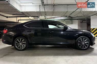 Лифтбек Skoda Superb 2018 в 