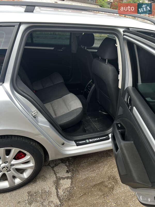 Универсал Skoda Superb 2012 в Черновцах