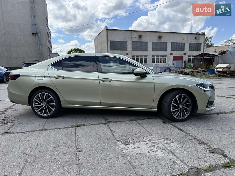 Лифтбек Skoda Superb 2024 в Львове