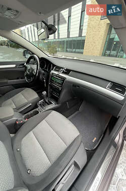 Лифтбек Skoda Superb 2012 в 